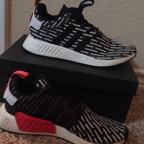 nmd r2 black and white